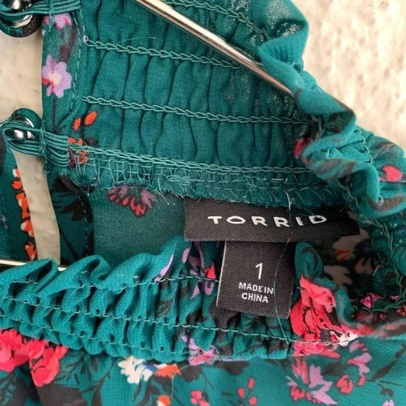 Torrid Chiffon Smocked Mock Neck Blouse size 1X - Picture 7 of 7